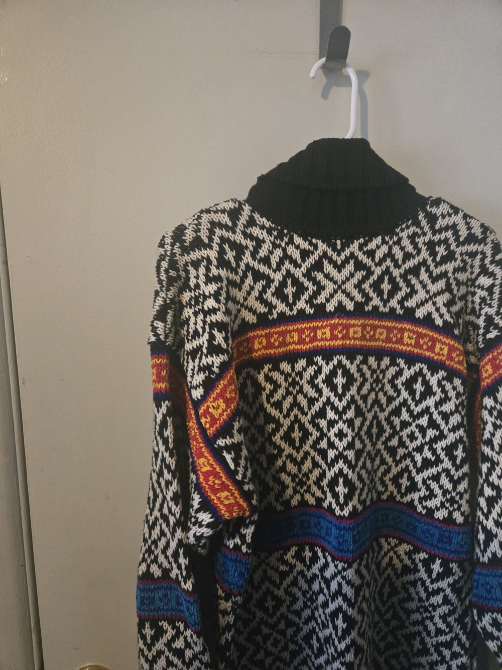 Vtg Liz Claboirne Black & White Patterened Turtleneck Sweater - Picture 8 of 8